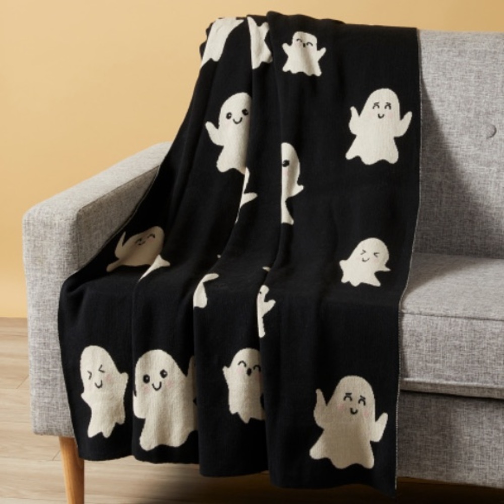 Spooky Night Halloween Knit Blushing Ghost Throw